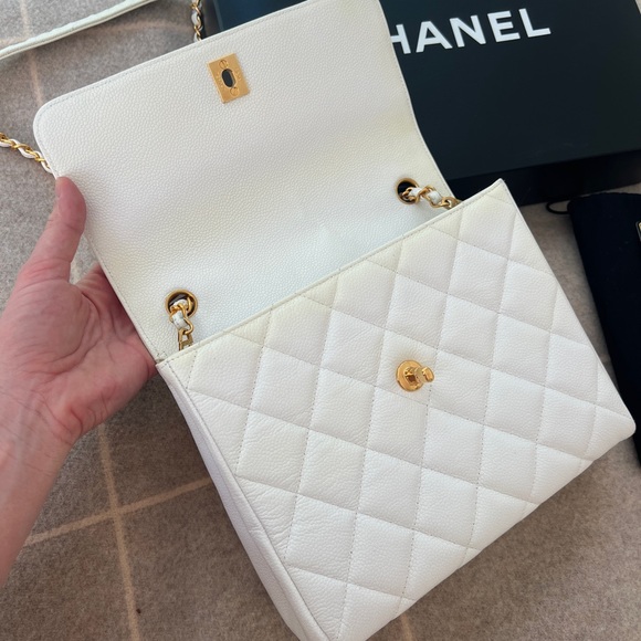 Chanel Caviar Jumbo Square with 24k Gold Hardware - Picture 6 of 13